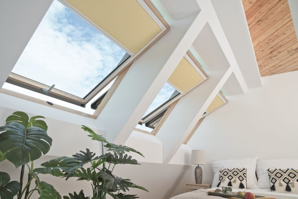 Roto Schuin Dakraam Midden Draaibaar 54 x 78 cm kunststof wit