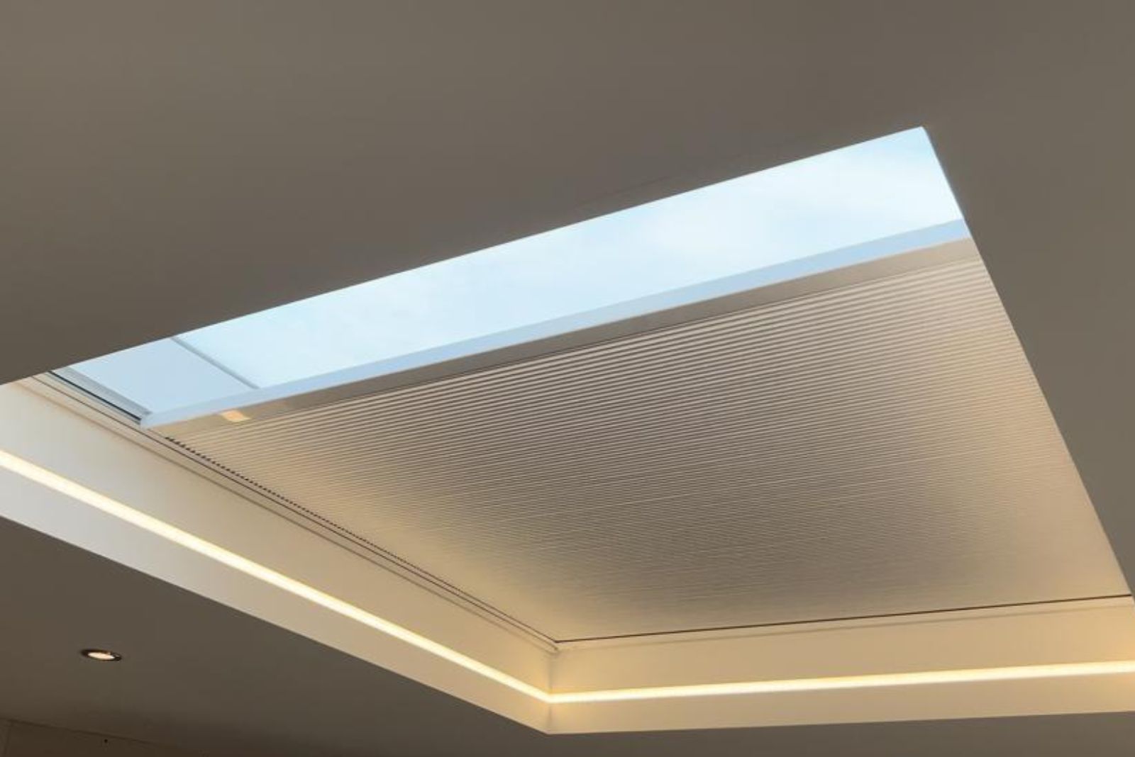 Rolgordijn Dakraam plat dak open