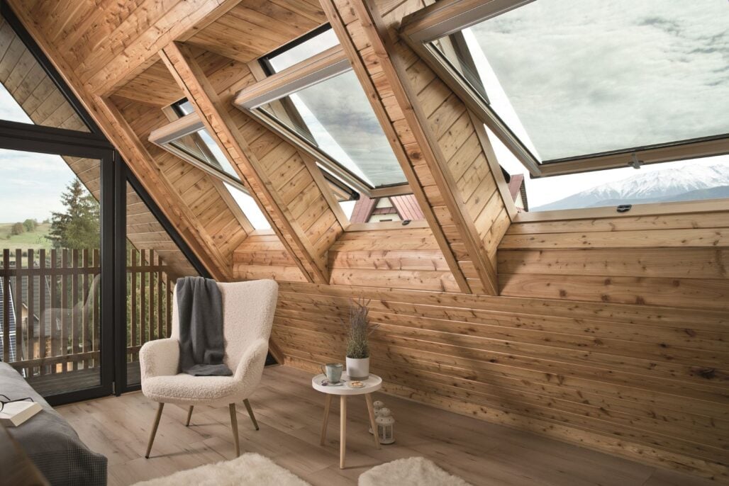 Roto Schuin dakvenster midden draaiend 114 x 118 cm Wit gelakt hout