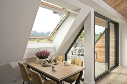 Roto Schuin dakvenster midden draaiend 74 x 98 cm Wit gelakt hout